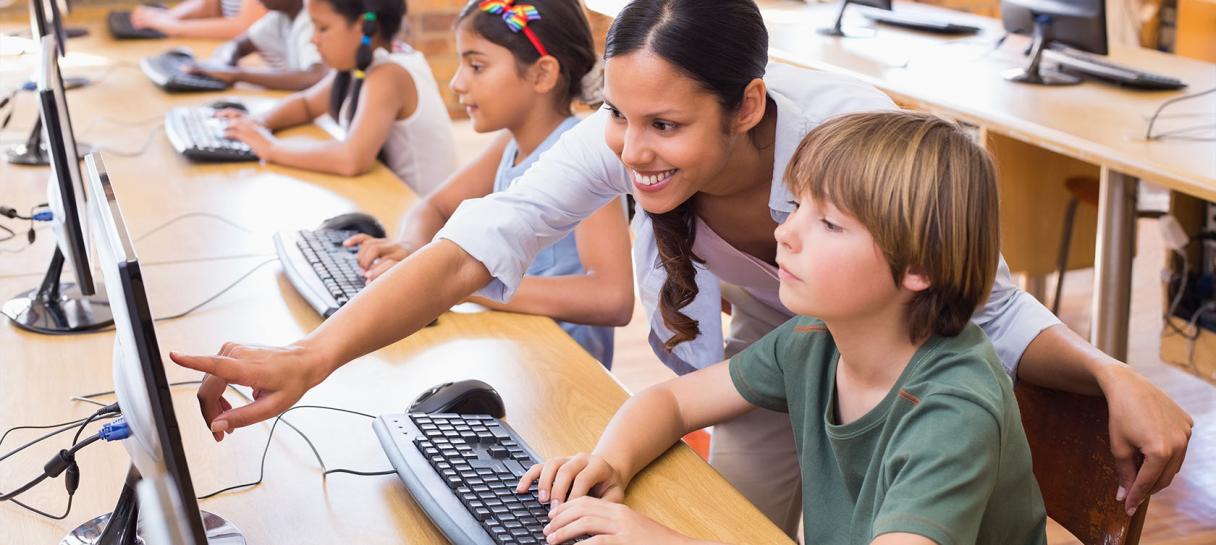 kids in class on computers